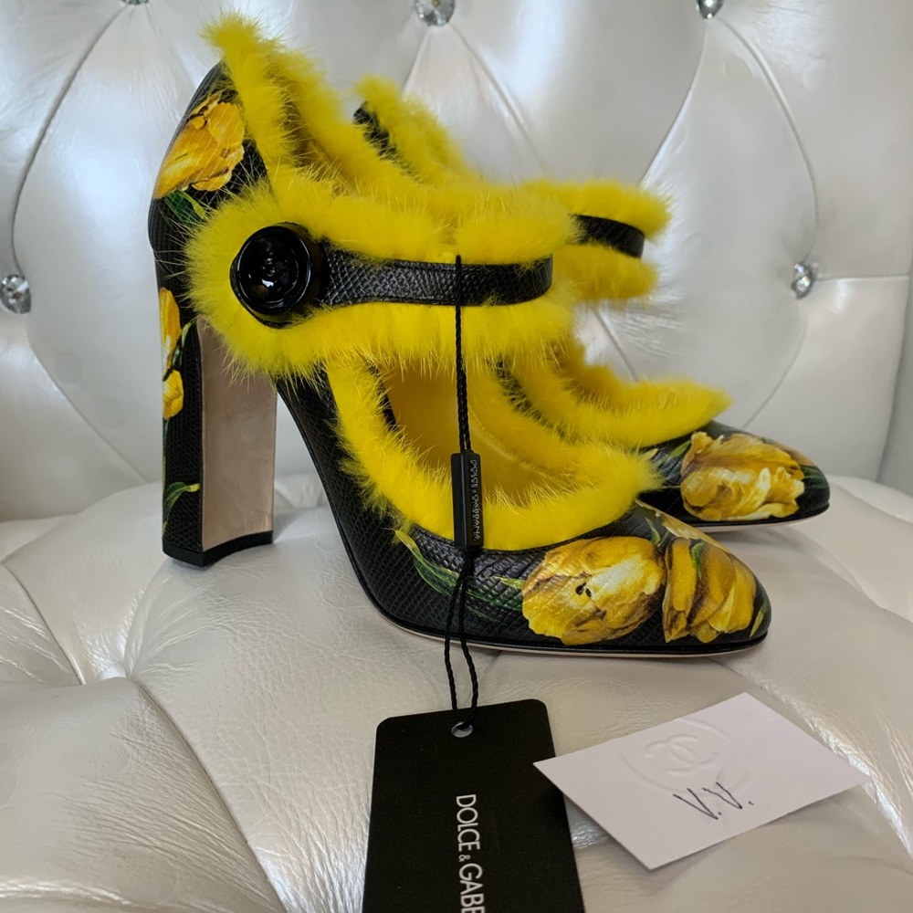 SOLD ❌Dolce & Gabbana pumps 💛